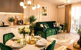 Emerald Apartment On Arena Oradea